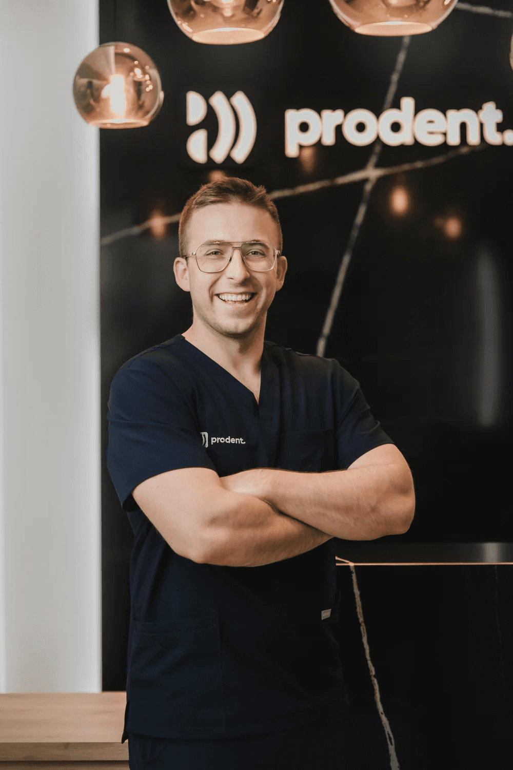 Lekarz dentysta Maciej Cisakowski w klinice ProDent w Nysie